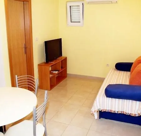 Sinisa Apartment *